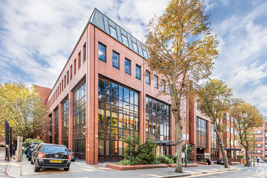 22-26 Eastern Rd, Romford à louer - Photo principale - Image 1 de 1