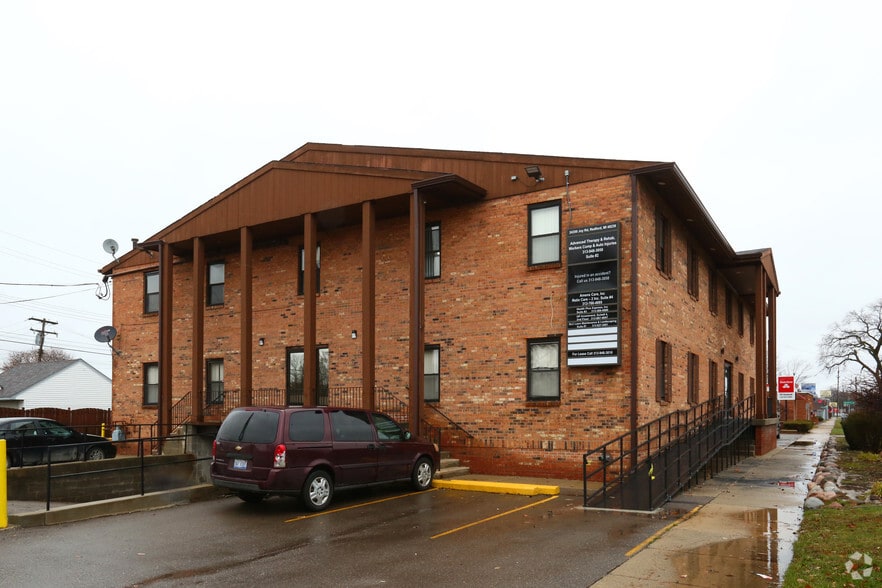 24350 Joy Rd, Redford, MI for lease - Building Photo - Image 3 of 4