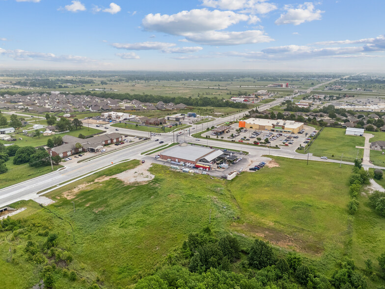 12708 E 116th St N, Collinsville, OK for sale - Building Photo - Image 3 of 12