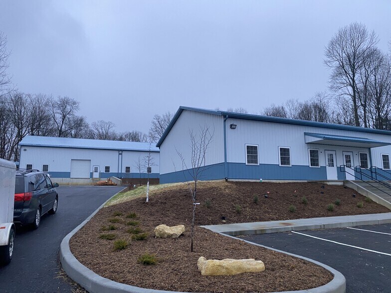 3137 N Westbury Village Dr, Bloomington, IN à louer - Photo du bâtiment - Image 3 de 6