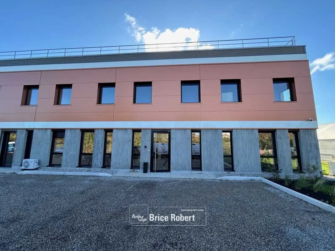 Flex in Meyzieu for sale Building Photo- Image 1 of 14