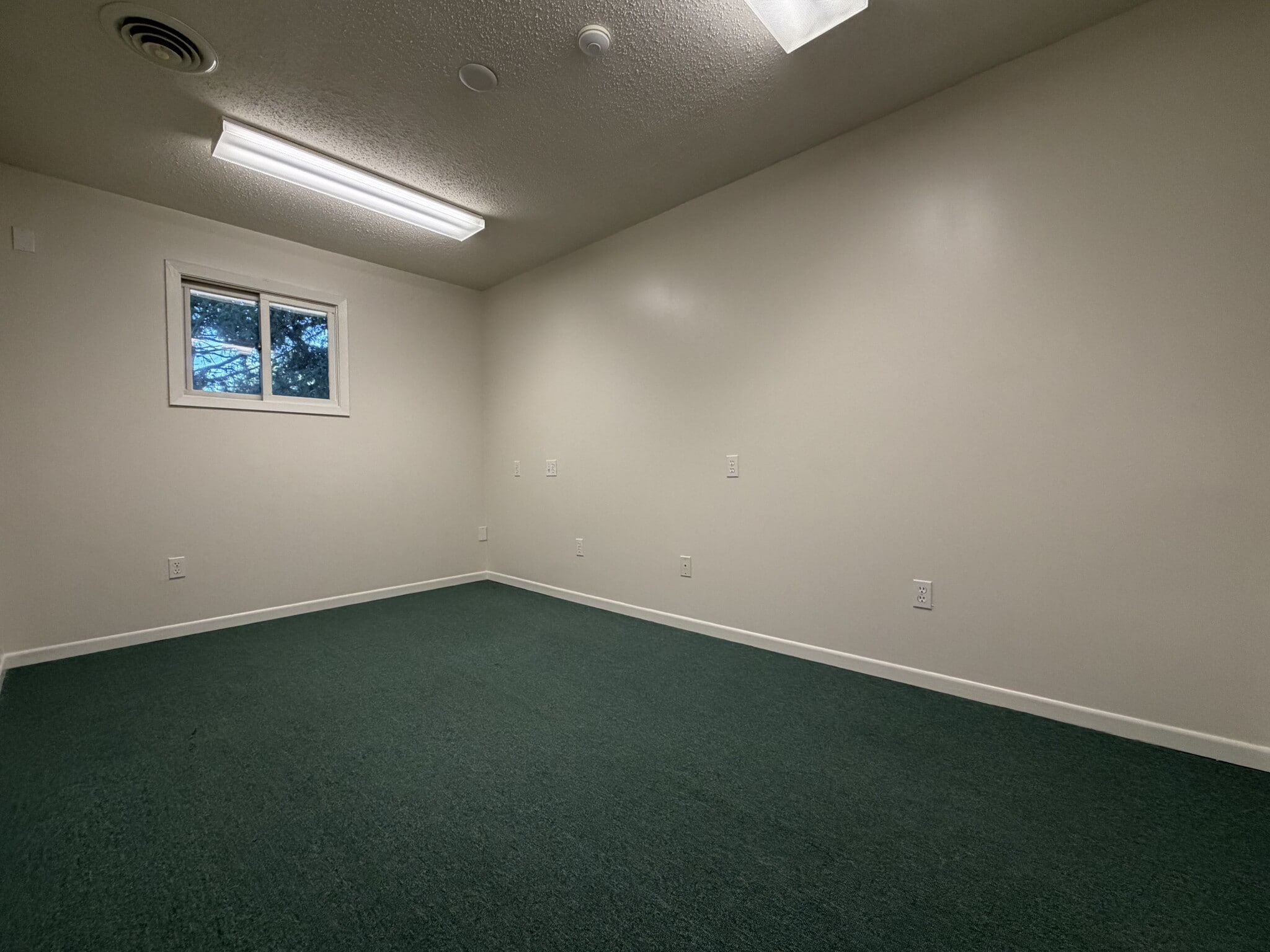 386 S Koke Mill Rd, Springfield, IL for lease Interior Photo- Image 1 of 2