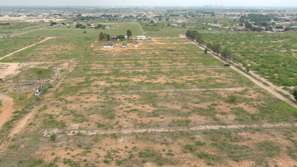 2701 W County Road 135, Midland, TX à louer - Photo du bâtiment - Image 2 de 7