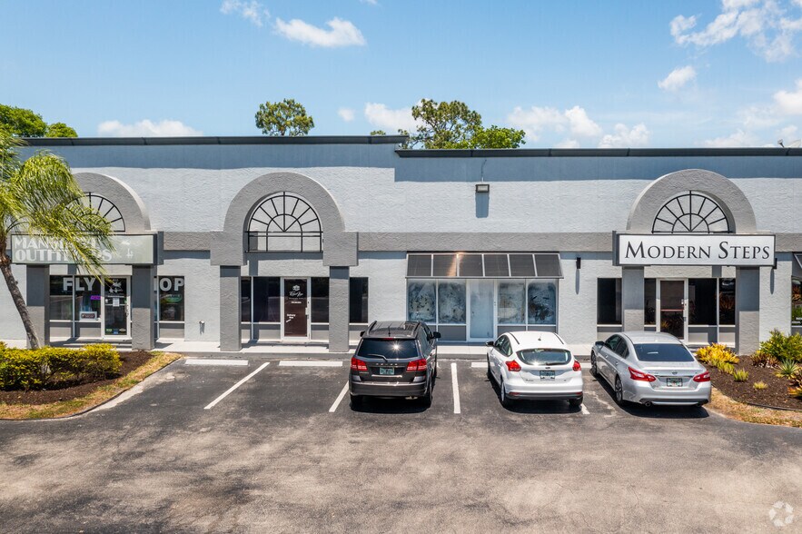 4101-4143 Tamiami Trl E, Naples, FL à louer - Photo du bâtiment - Image 3 de 7