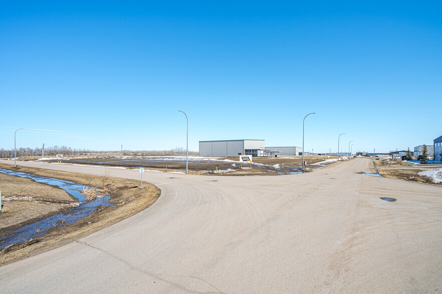 6926 66 St, Lloydminster, AB à vendre - Photo du bâtiment - Image 3 de 5