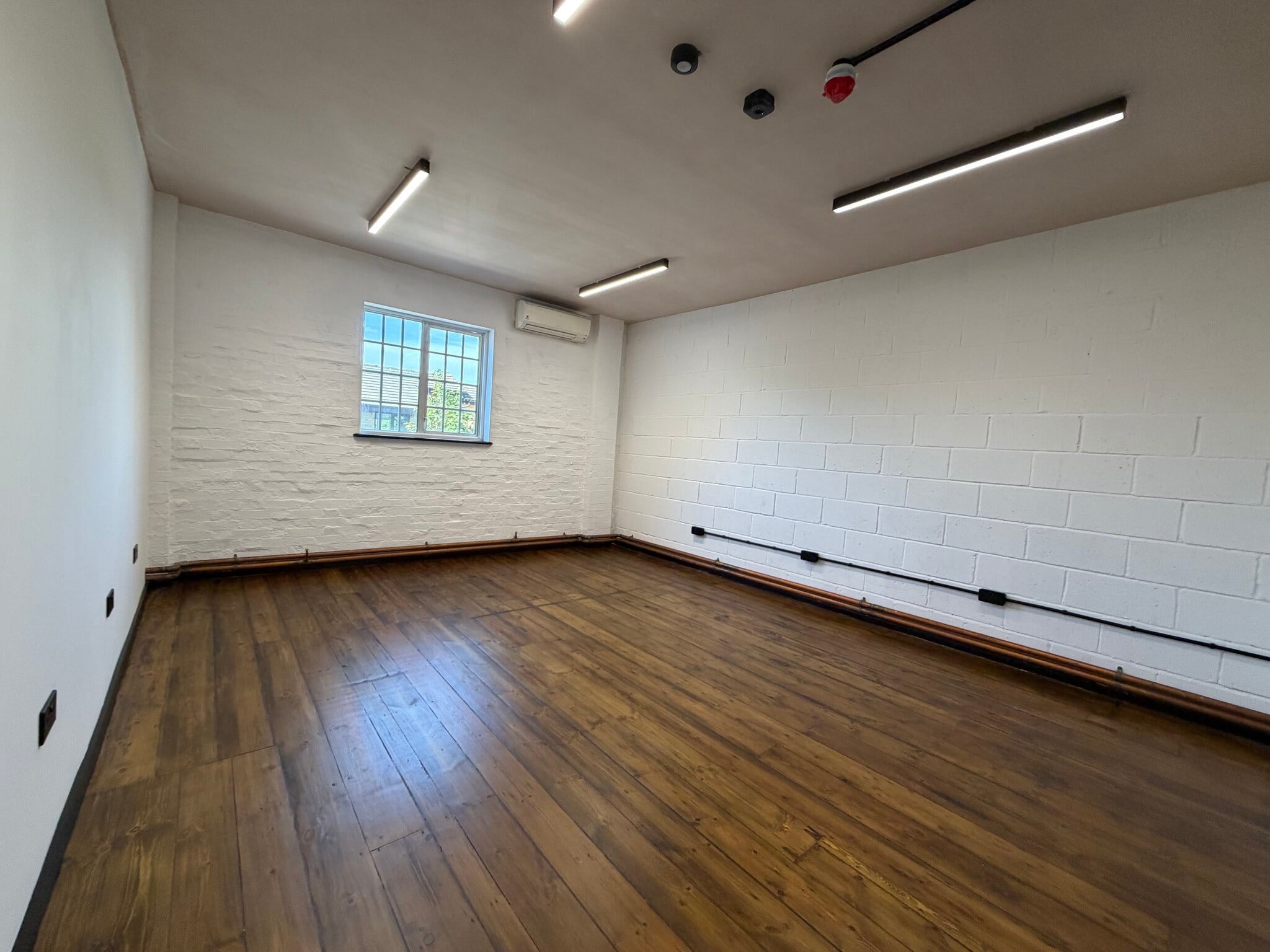 Mowat Industrial Estate, Watford for lease Interior Photo- Image 1 of 11
