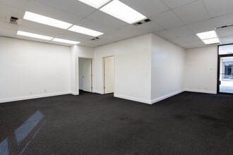 5405 Stockdale Hwy, Bakersfield, CA for lease Interior Photo- Image 2 of 5