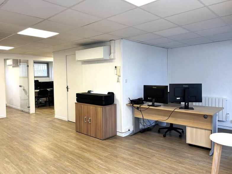 Office in Lyon for sale - Interior Photo - Image 3 of 4