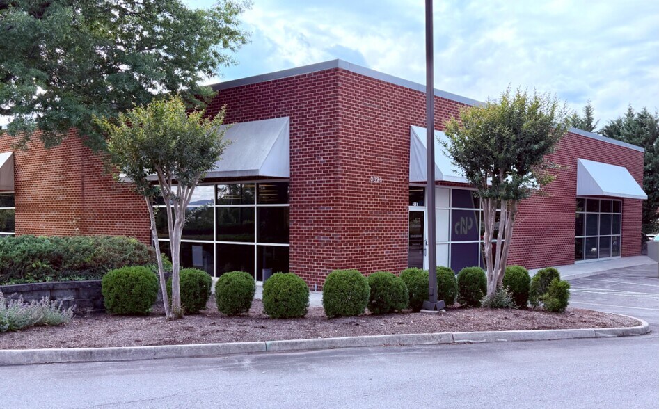 3826 Thirlane Rd NW, Roanoke, VA à louer - Photo du bâtiment - Image 2 de 6