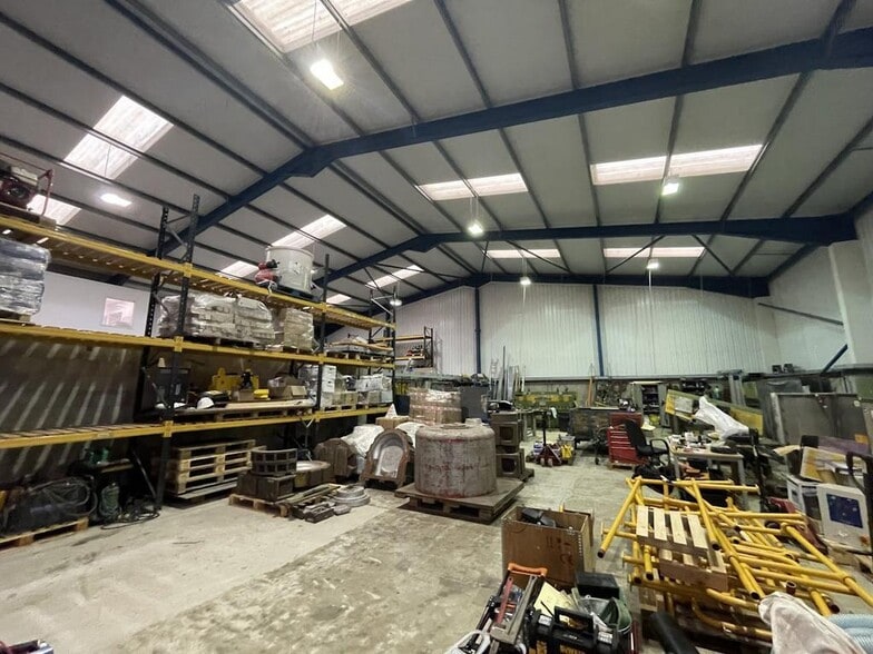 Galveston Grv, Stoke On Trent for lease - Interior Photo - Image 3 of 12