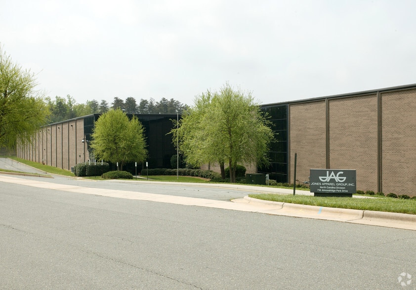 710 Almondridge Dr, Rural Hall, NC for lease - Building Photo - Image 2 of 8