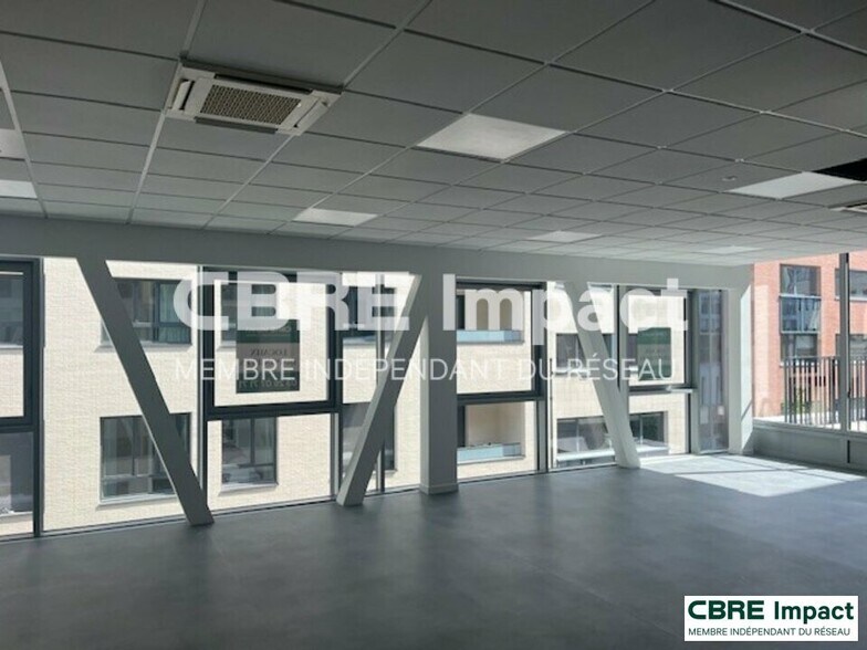 Office in Reims for lease - Building Photo - Image 1 of 9