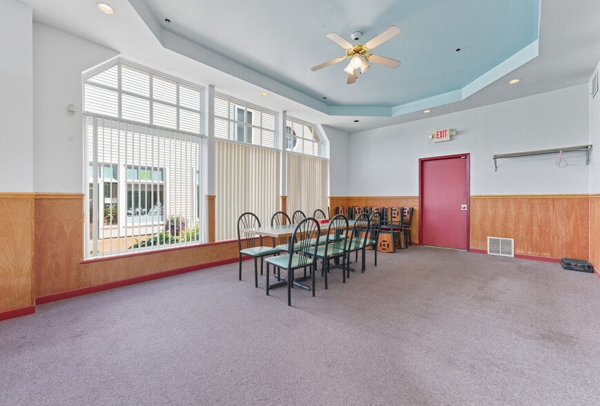 11 College St, South Hadley, MA for lease - Building Photo - Image 2 of 8