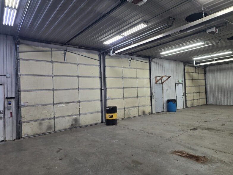 3130 E Yellowstone Hwy, Casper, WY for lease - Interior Photo - Image 2 of 5
