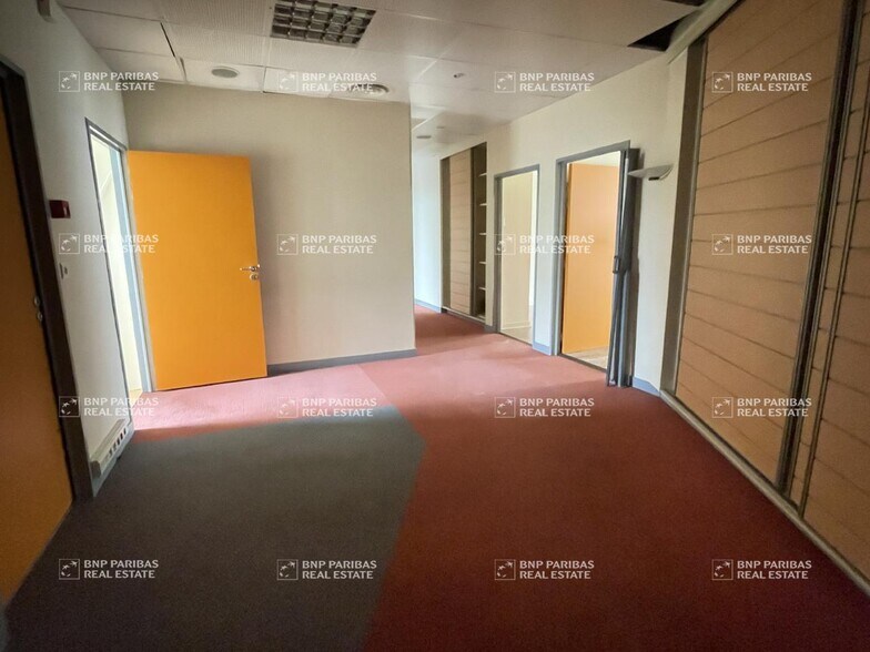Office in Rennes for lease - Interior Photo - Image 3 of 16