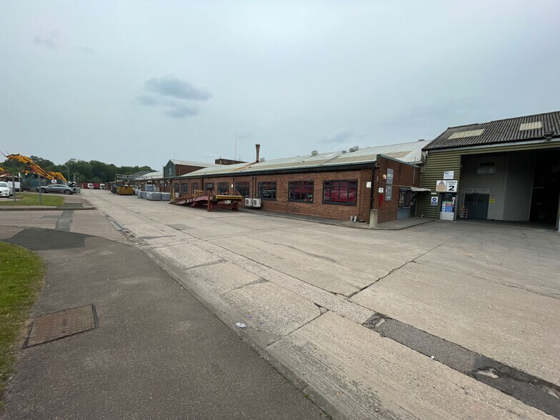 Coleshill Rd, Tamworth à louer - Photo du bâtiment - Image 2 de 5
