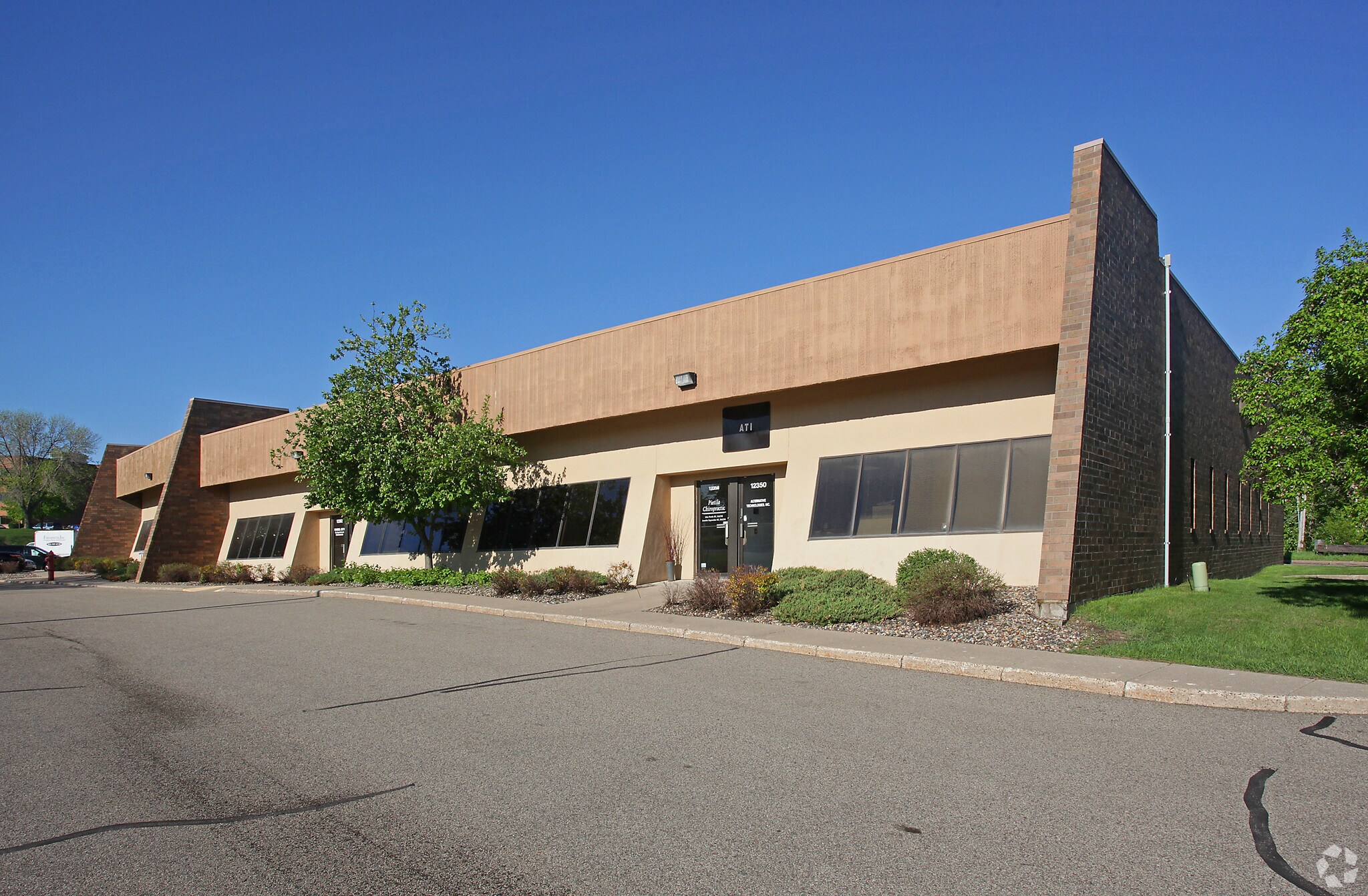 200-230 N River Ridge Cir, Burnsville, MN for lease Primary Photo- Image 1 of 12