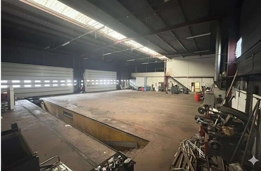 Office in Villeneuve-la-Garenne for lease - Building Photo - Image 3 of 9