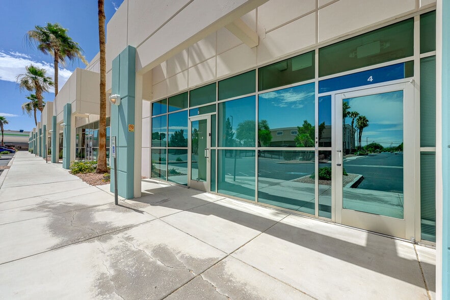 3068 E Sunset Rd, Las Vegas, NV à vendre - Photo du bâtiment - Image 3 de 34