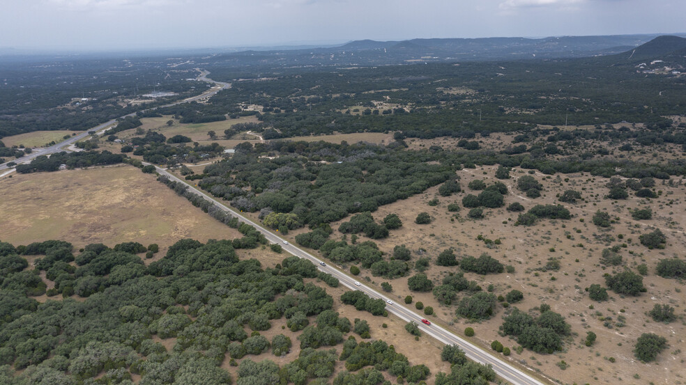 Hwy 46, Pipe Creek, TX à vendre - Photo du bâtiment - Image 1 de 1