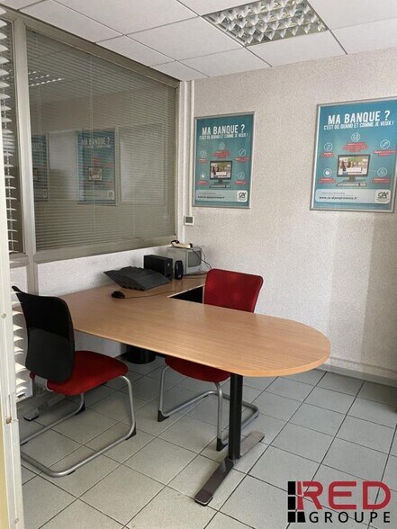 Commerce de détail dans Aubagne à louer - Photo du bâtiment - Image 3 de 8