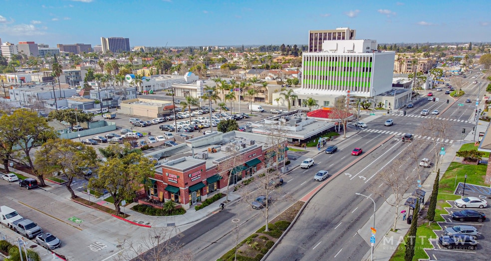 122 E 17th St, Santa Ana, CA for lease - Building Photo - Image 1 of 8