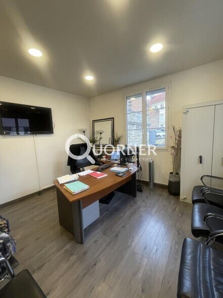 Office in Pontoise for lease - Interior Photo - Image 1 of 19