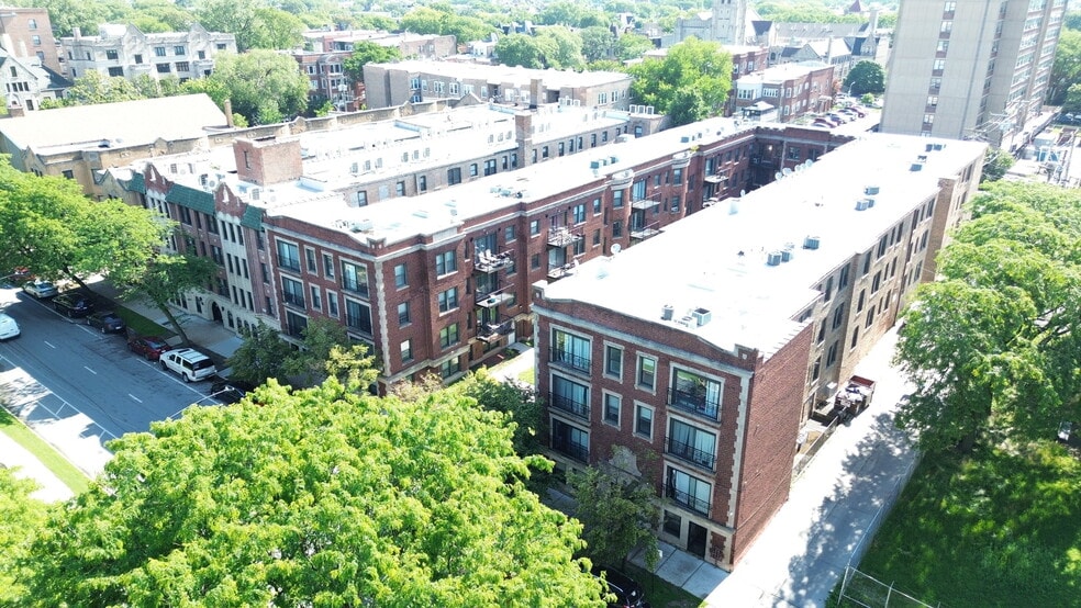 97-Unit Kenwood Portfolio portefeuille de 2 propriétés à vendre sur LoopNet.ca - Photo du bâtiment - Image 1 de 7
