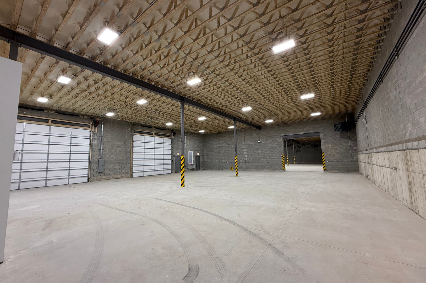 4555 W Grand Ave, Chicago, IL for lease Interior Photo- Image 1 of 2