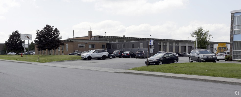 700 Montée de Liesse, Montréal, QC à vendre - Photo du bâtiment - Image 2 de 9