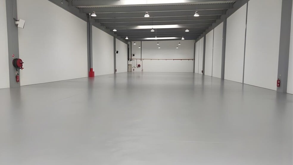 Flex in Tremblay-en-France for lease - Interior Photo - Image 3 of 10