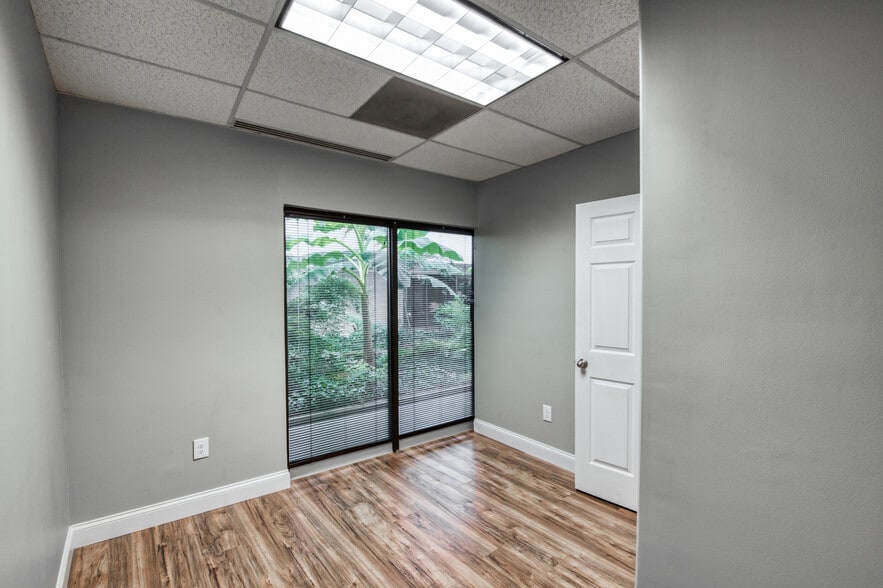 5200 Park Rd, Charlotte, NC for lease - Interior Photo - Image 3 of 8