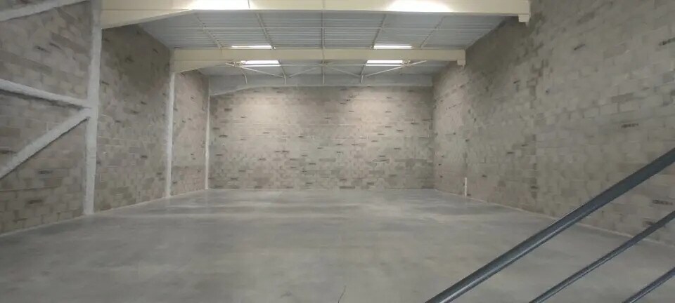 Local d'activités dans Tignieu-Jameyzieu à vendre Photo intérieure- Image 1 de 13