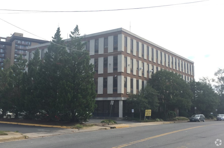 6121 Lincolnia Rd, Alexandria, VA for lease - Primary Photo - Image 1 of 19