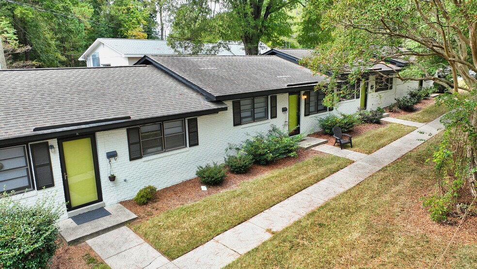 109 W Poplar Ave, Carrboro, NC à vendre - Photo du bâtiment - Image 2 de 8