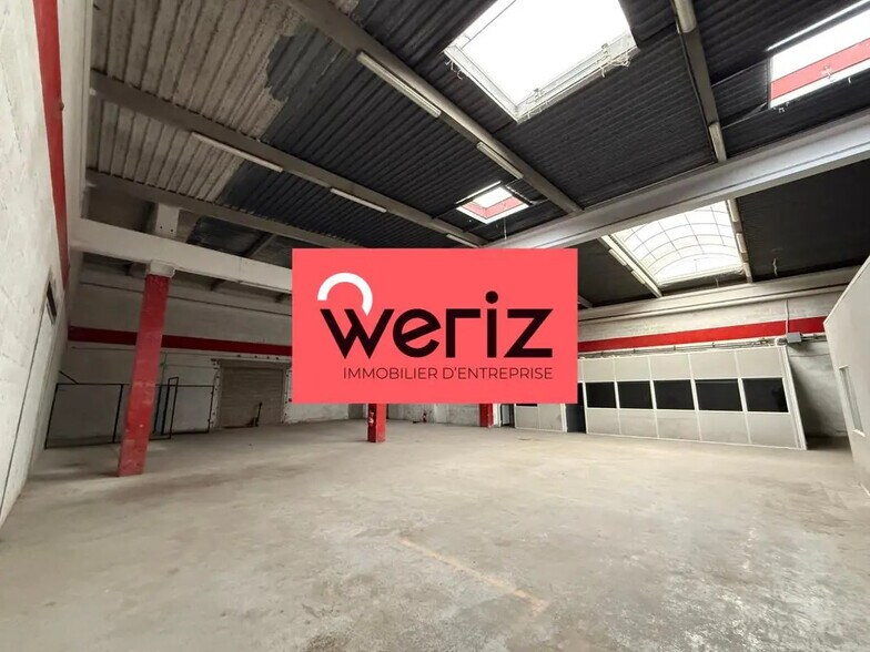 Industrial in Vitrolles for lease - Building Photo - Image 1 of 10