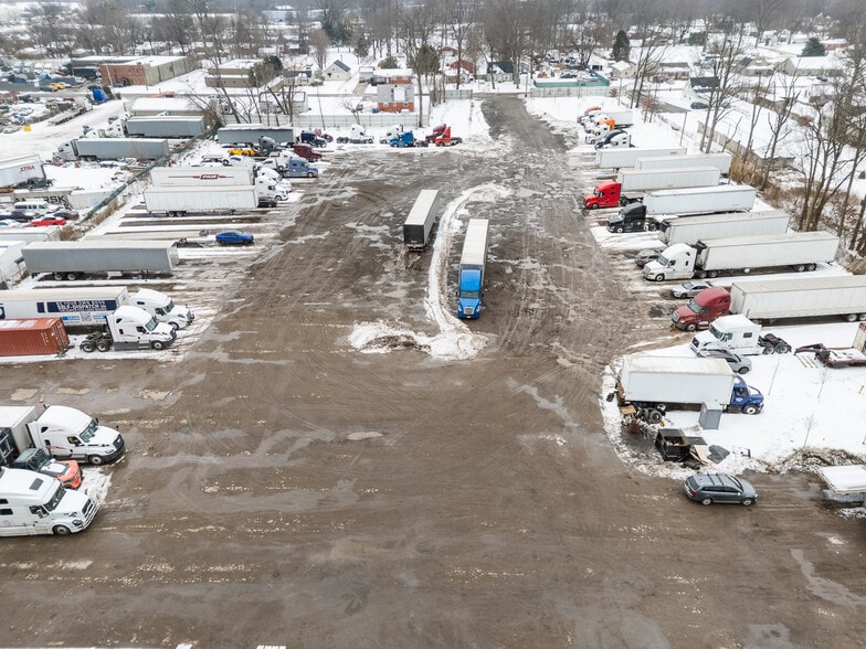 1319 Tile Factory Ln, Louisville, KY for lease - Primary Photo - Image 1 of 24