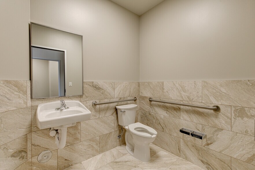 9545 N Beach St, Fort Worth, TX à louer - Photo intérieure - Image 2 de 17