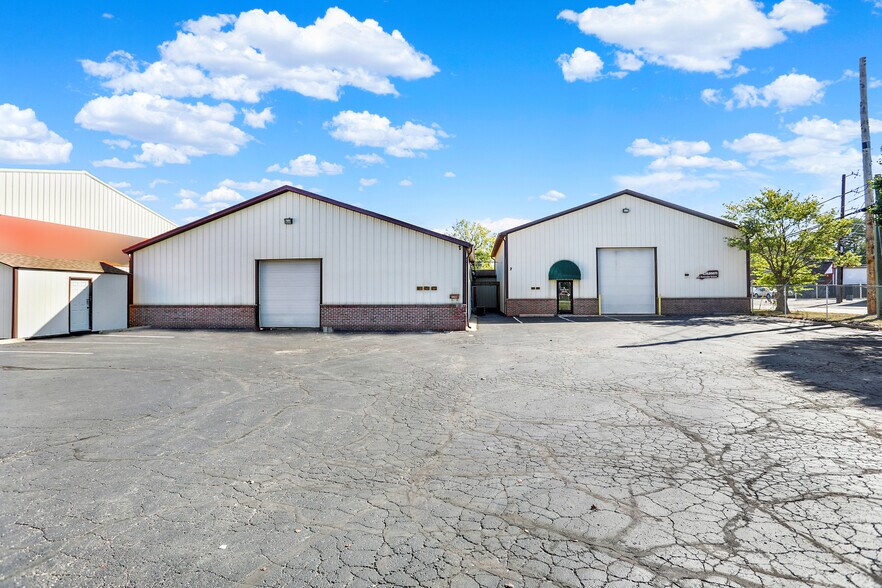 3291 Madison Ave portefeuille de 2 propriétés à vendre sur LoopNet.ca - Photo du bâtiment - Image 2 de 24