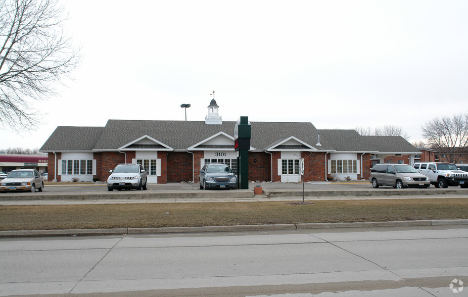 3101 N Broadway, Fargo, ND à vendre - Photo principale - Image 1 de 1