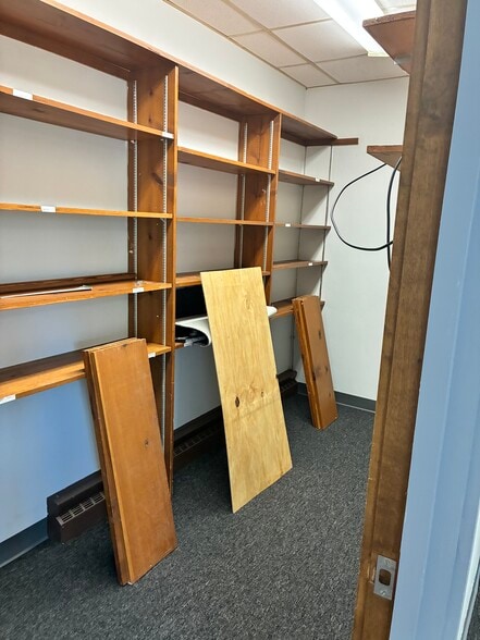 4011 W Capitol Dr, Milwaukee, WI for lease - Interior Photo - Image 3 of 8