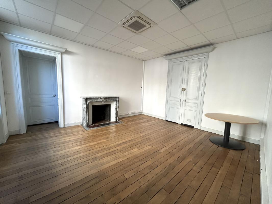 Office in Reims for lease Interior Photo- Image 1 of 6