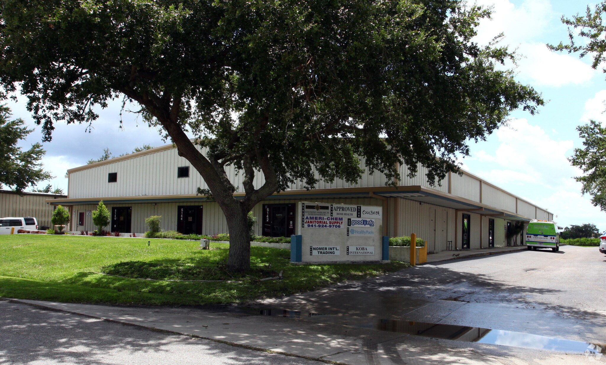 6142-6162 Clark Center Ave, Sarasota, FL à louer Photo principale- Image 1 de 7