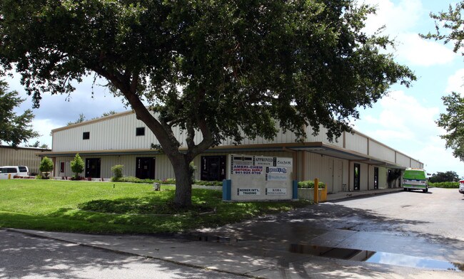 More details for 6142-6162 Clark Center Ave, Sarasota, FL - Flex, Industrial for Lease