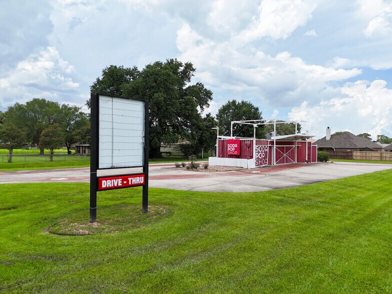 700 Westgate Rd, Lafayette, LA à louer - Photo du bâtiment - Image 2 de 10