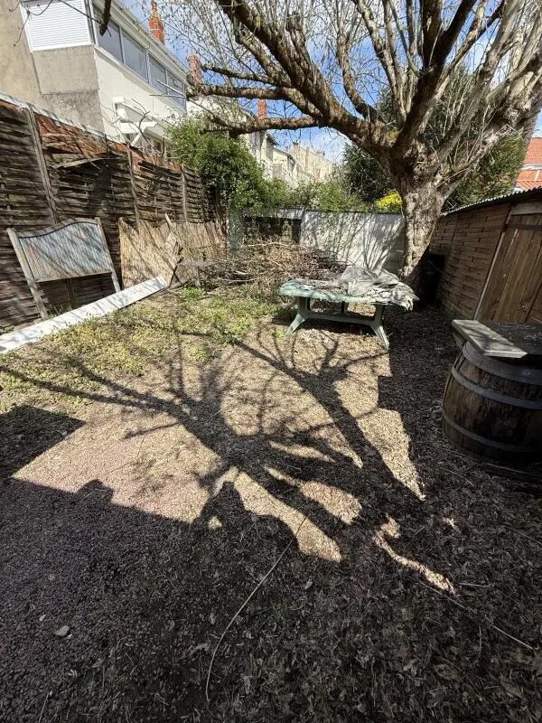 Commerce de détail dans Bordeaux à louer Photo du bâtiment- Image 1 de 5