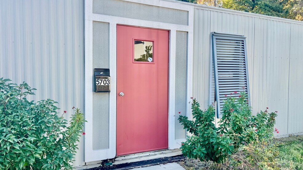 5703 S Macdill Ave, Tampa, FL à louer - Photo du bâtiment - Image 2 de 14