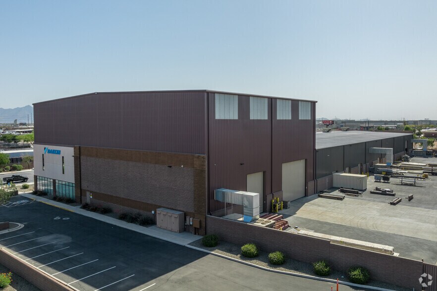 4940 W Lower Buckeye Rd, Phoenix, AZ for lease - Building Photo - Image 3 of 7