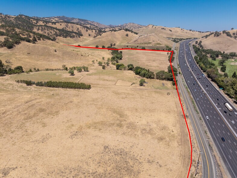 5275-5276 Lyons Rd, Fairfield, CA à vendre - Photo du bâtiment - Image 2 de 41
