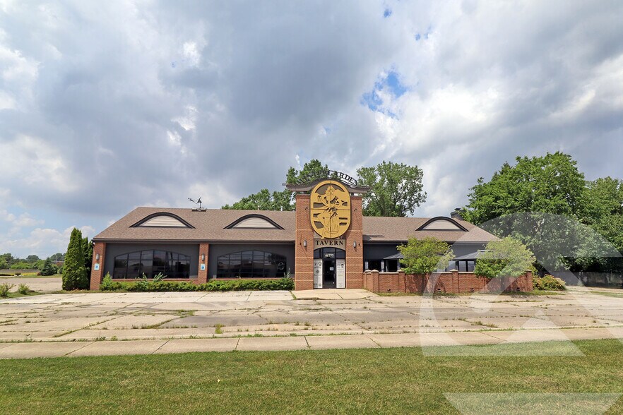 46777 Gratiot Ave, Chesterfield, MI à vendre - Photo du bâtiment - Image 1 de 1